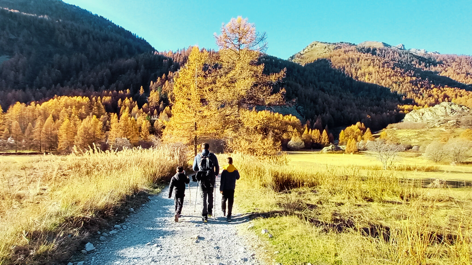 Randonnée en famille dans les Hautes Alpes, Vallée de la Clarée, Névache. @carnetdevan.fr