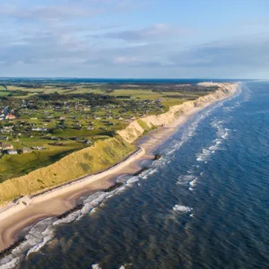 Danemark en van - Vue aérienne de la magnifique côte Danoise + plage.