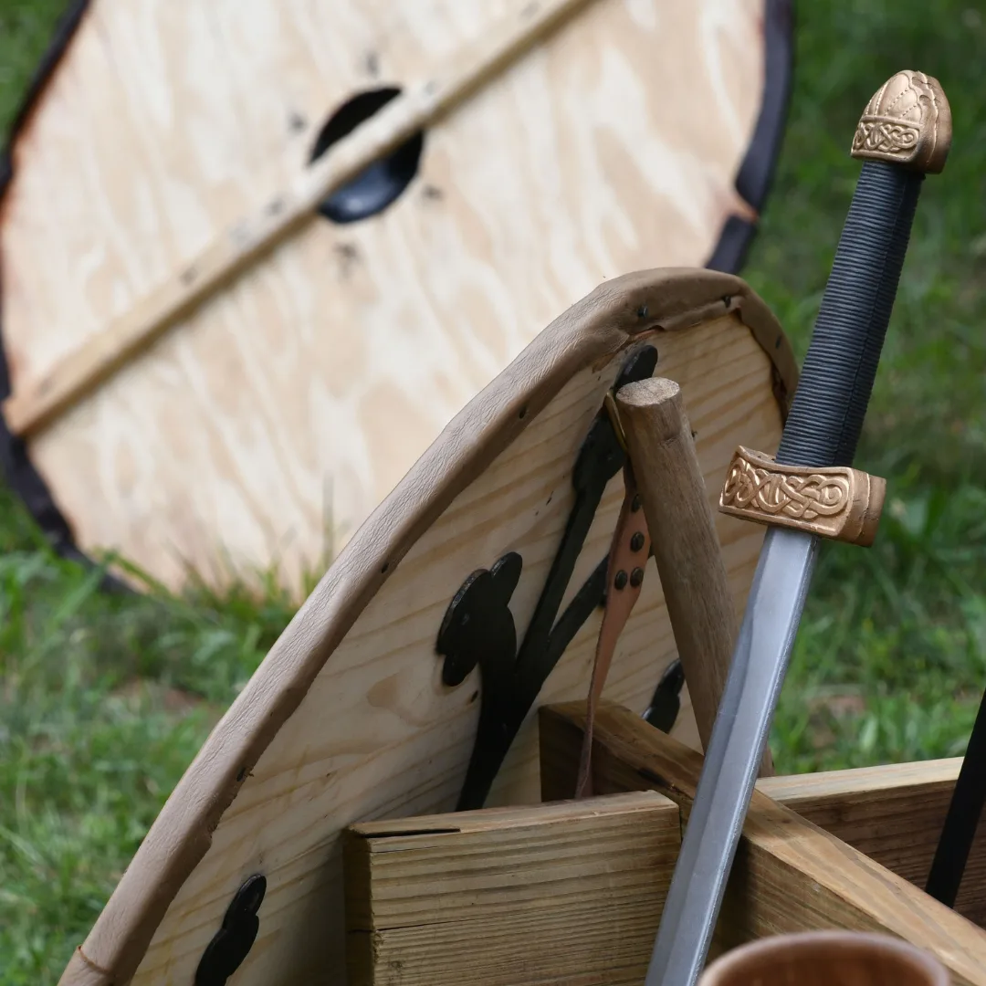 Épée Viking et boucliers en bois - Musée Viking Roskilde