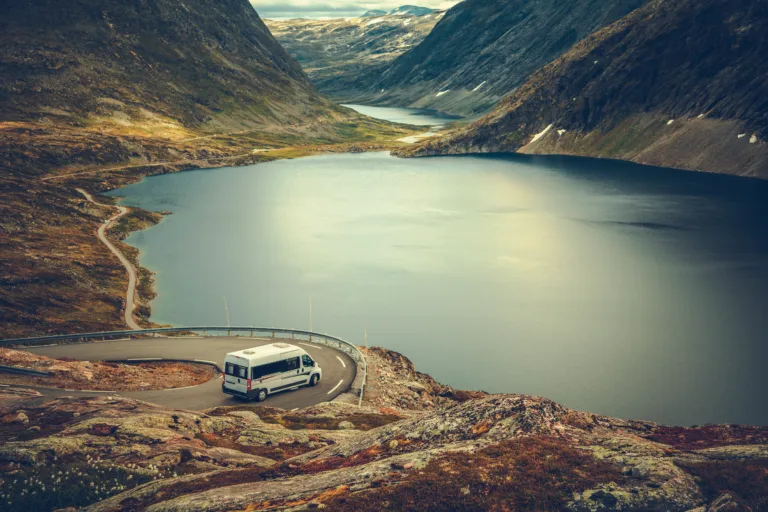 Road trip en van, fourgon aménagé, Norvège.